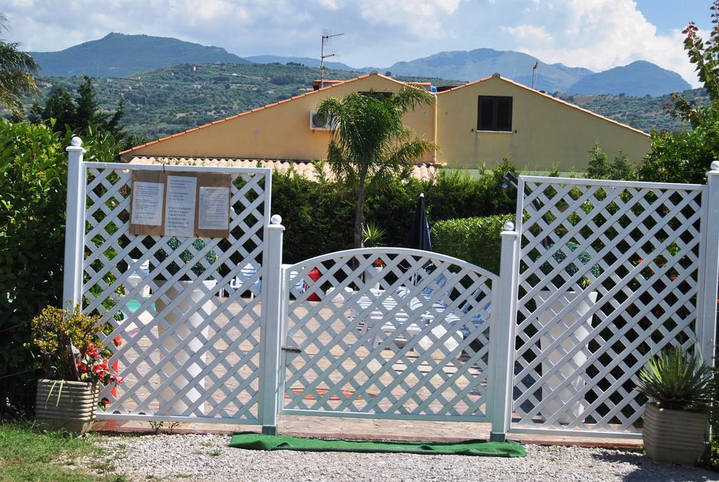 Case Vacanze Paradise Beach Vicino Cefalù Campofelice Di Roccella Exterior foto
